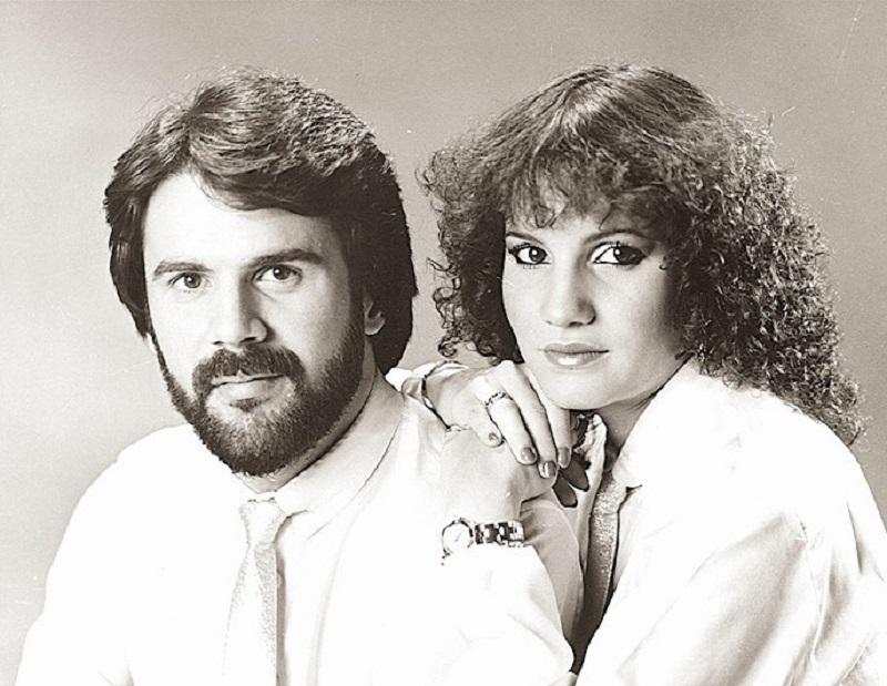 CÓMO EMPEZÓ. Esta fotografía fue elegida como tapa del disco “Pimpinela” (de 1982). Ésta fue la imagen del dúo que recorrió el mundo.