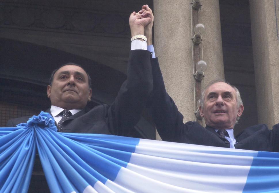 1999. El sindicalista peronista Julio Miranda es elegido gobernador de Tucumán. En la foto, Miranda comparte un acto público con el presidente radical Fernando de la Rúa.