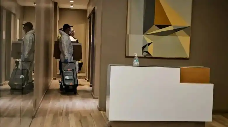 PERICIAS. El Ecif estuvo trabajando durante la madrugada en el edifico.