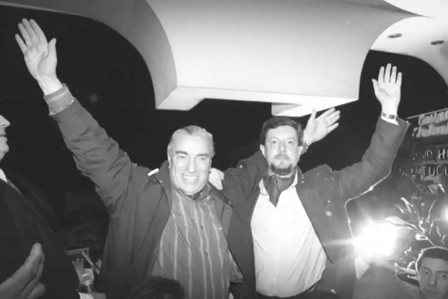 1994. Menem suspende por decreto el Servicio Militar Obligatorio tras el escándalo del homicidio del soldado Omar Octavio Carrasco (foto) en Zapala (Neuquén).