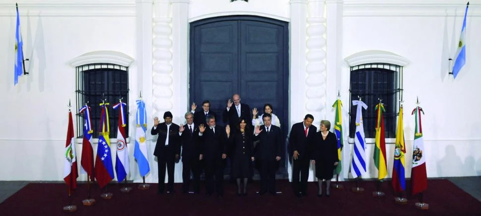 2008. Cumbre del Mercosur en Tucumán. Vienen siete presidentes: Cristina Fernández de Kirchner, Michelle Bachelet, Tabaré Vázquez, Evo Morales, Nicanor Duarte Frutos, Lula Da Silva y Hugo Chávez.