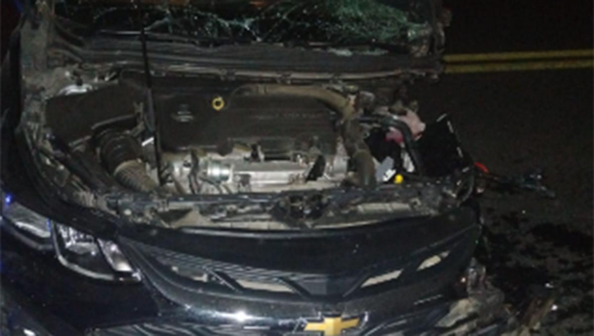 EN MONTEROS. El Chevrolet Cruze involucrado en el choque sufrió serios daños.
