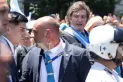 Video: le lanzaron un botellazo a Javier Milei cuando se trasladaba a la Casa Rosada