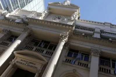 El feriado cambiario se extenderá hoy a la espera de los anuncios de Caputo