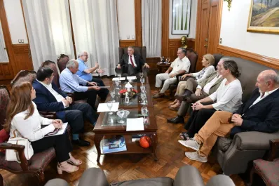 Jaldo recibió a la Mesa de Diálogo Tucumán en Casa de Gobierno