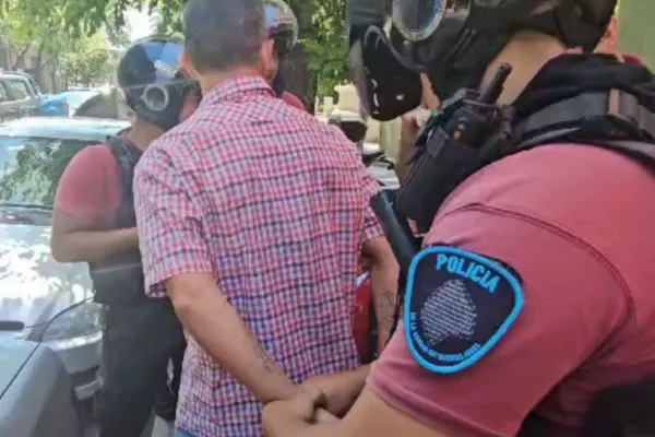 Detuvieron al hombre que le arrojó un botellazo a Javier Milei