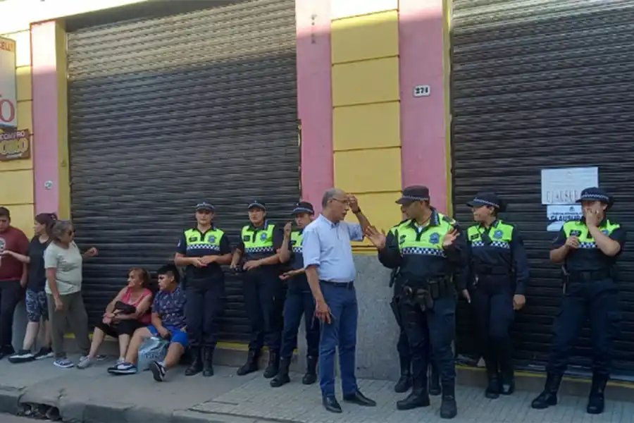 POR JUNÍN. La Justicia autorizó el ingreso de los puesteros por calle Junín. 