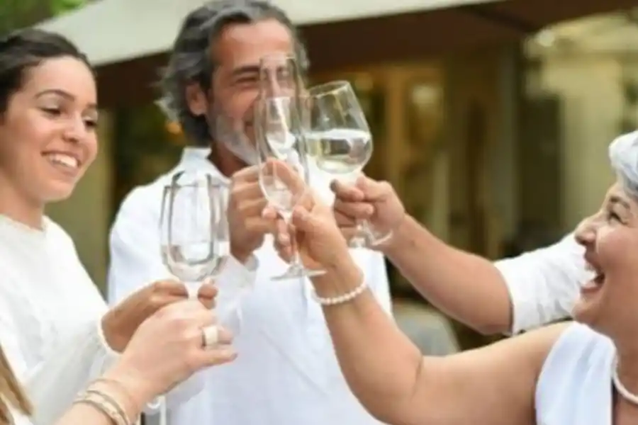 Este es el significado de vestirse de rojo en Navidad y blanco en Año Nuevo