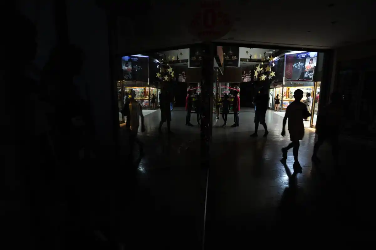 Debido a la elevada demanda de energía, hubo saturación en líneas de transporte de alta tensión