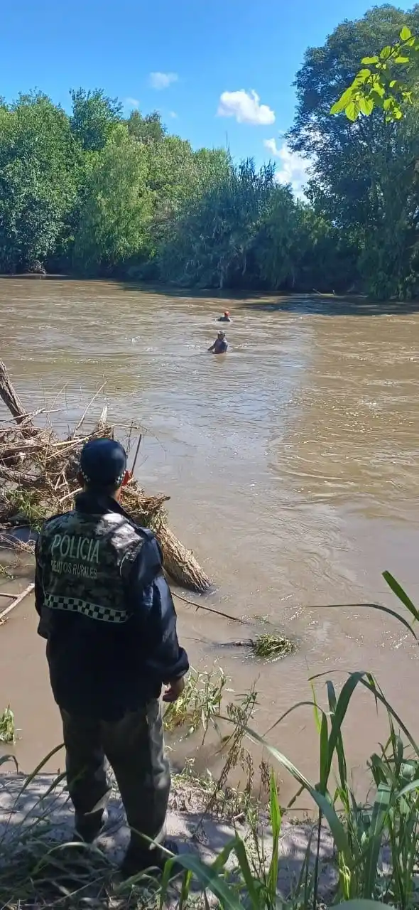 Policía detectando furtivos.