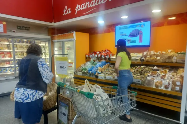 Según un informe privado, los alimentos aumentaron un 30,8% en el último mes