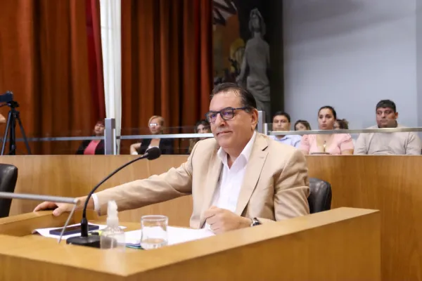 El concejal Carlos Arnedo criticó la quita del Fondo de Incentivo Docente