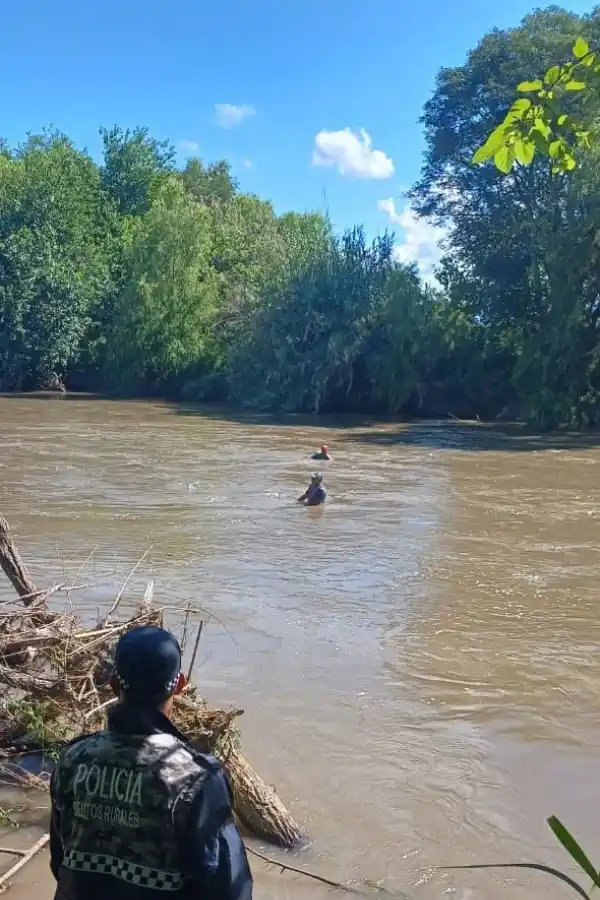 Policía detectando furtivos.