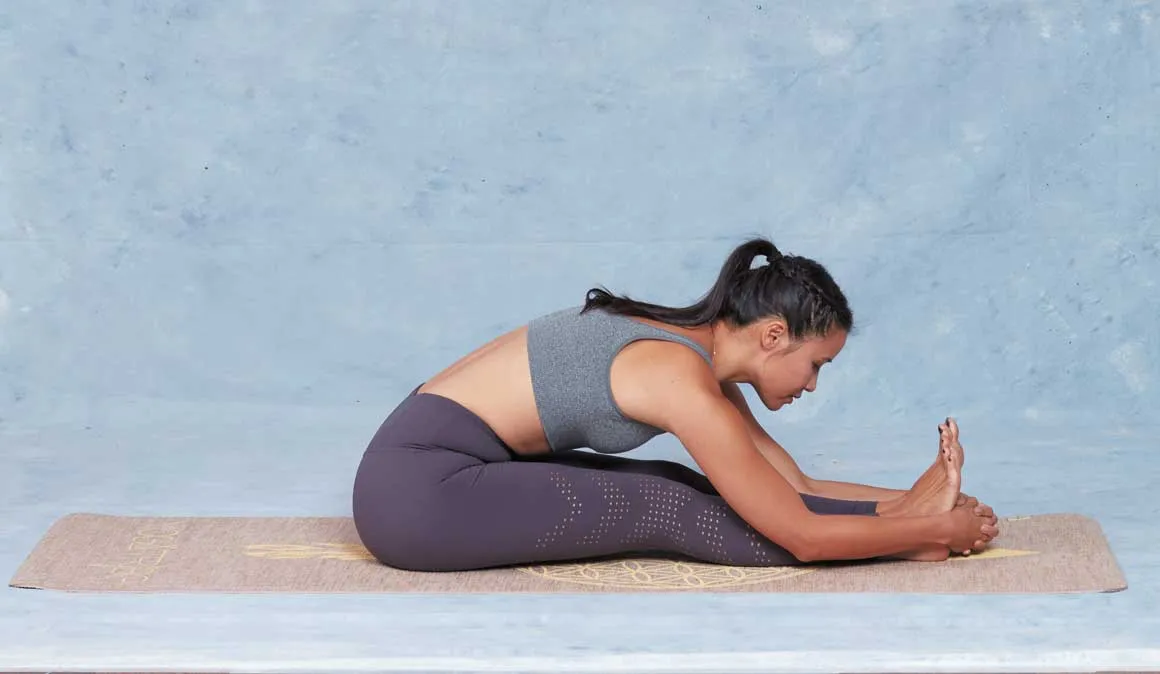 Cuatro asanas de yoga para aliviar los dolores de espalda