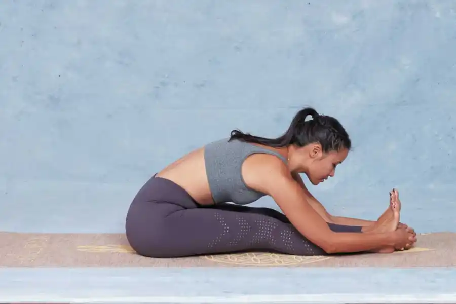 Cuatro asanas de yoga para aliviar los dolores de espalda