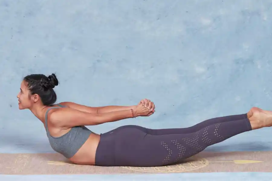 Cuatro asanas de yoga para aliviar los dolores de espalda