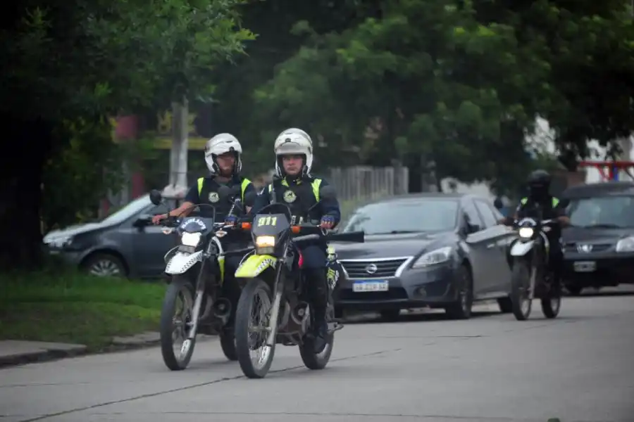 Un peluquero fue baleado en la ingle por un asaltante en el barrio Kennedy