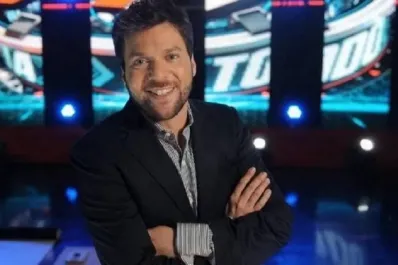 Una señora ganó Los 8 escalones y el nieto la tacleó en vivo