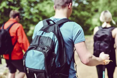 Qué es el rucking: el ejercicio de moda que adelgaza más que salir a correr y es fácil de practicarlo