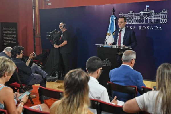 Manuel Adorni: “Estamos inmersos en una hiperinflación”
