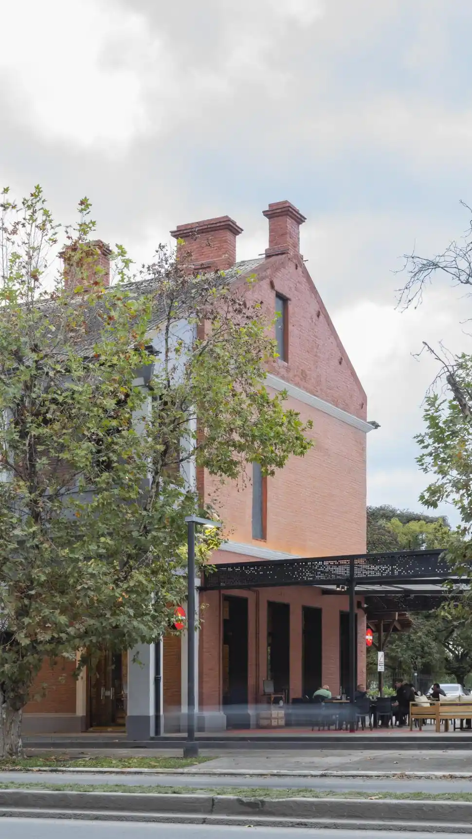 DESDE AFUERA. Parte de la fachada del nuevo polo gastronómico.