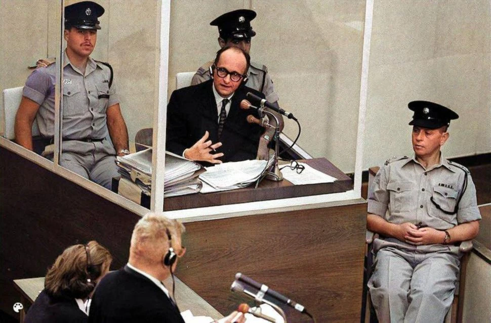 EL JUICIO. Eichmann, más que un monstruo, parecía un oficinista que cumplía órdenes, según Hannah Arendt. ARCHIVO