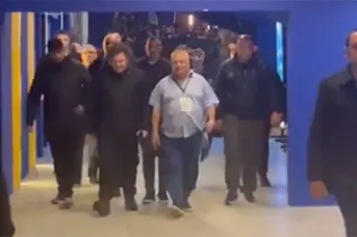 Entre insultos y silbidos, Milei votó en las elecciones de Boca