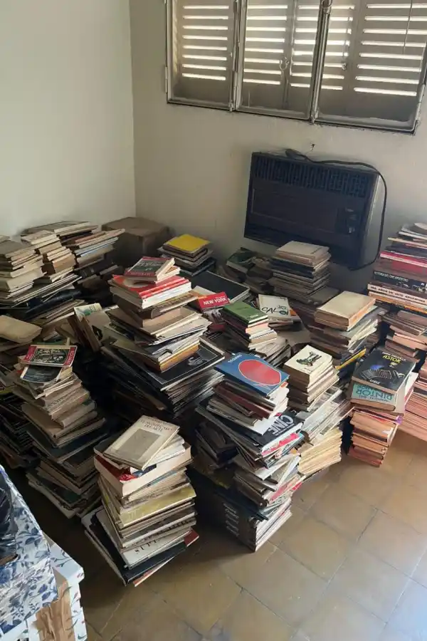 PARTE DEL MUNDO DE AMÍN. Los libros serán repartidos, como él deseó.