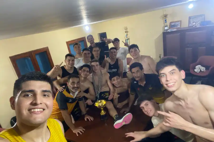 FESTEJANDO. Kusnier considera que el plantel de Talleres es su gran familia.