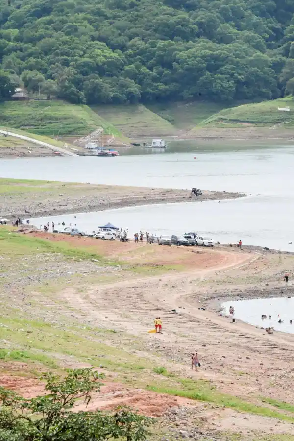 CONVIVENCIA COMPLICADA. La basura y los vehículos que reproducen música fuerte son dos problemas que todavía no fueron solucionados. 