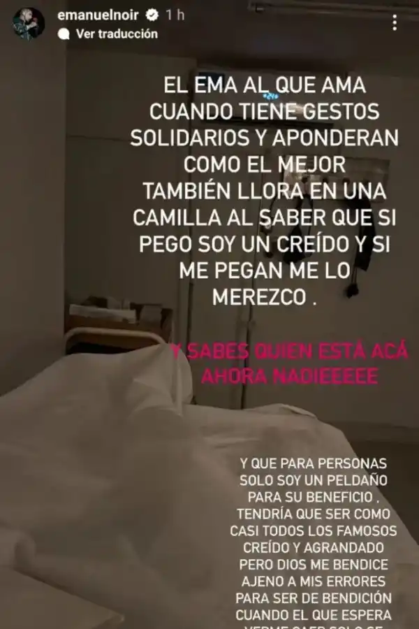 La foto de Emanuel Noir, cantante de Ke Personajes, desde la camilla de un hospital.