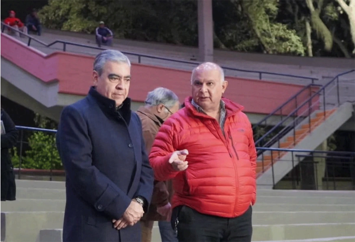 SUPERVISIÓN. En septiembre, el ex intendente Alfaro y el entonces presidente del Consorcio supervisaron las obras en el Palacio de los Deportes.