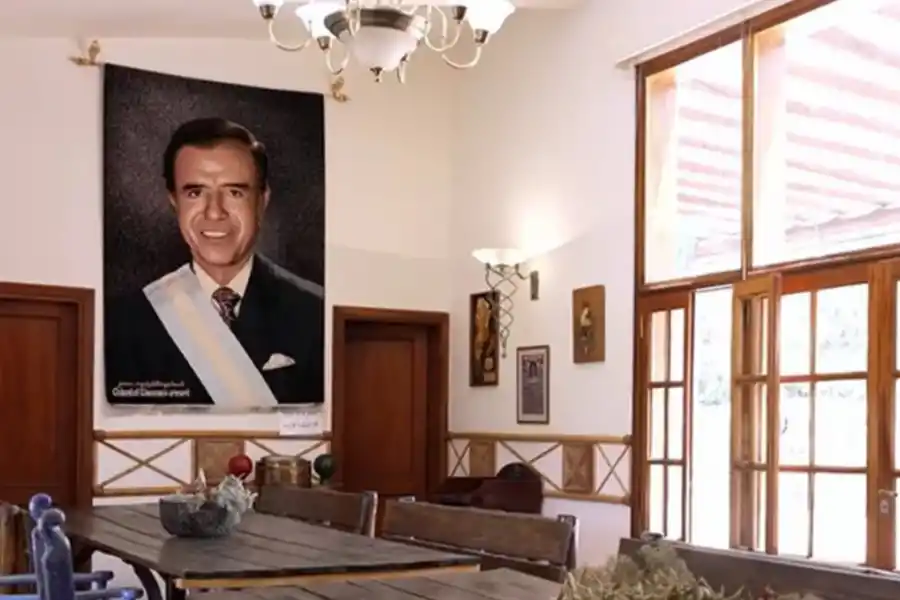 Cómo es la mansión donde vivía Carlos Menem y por qué suspendieron sus visitas