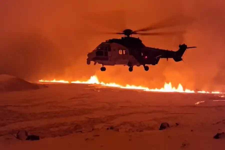 Erupción fisural: una grieta volcánica kilométrica obligó a evacuar toda una ciudad