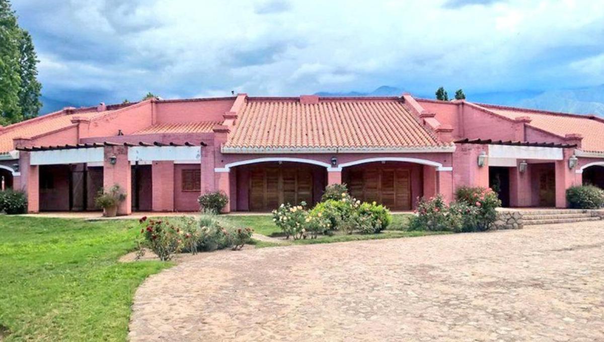 Cómo es la mansión donde vivía Carlos Menem y por qué suspendieron sus visitas