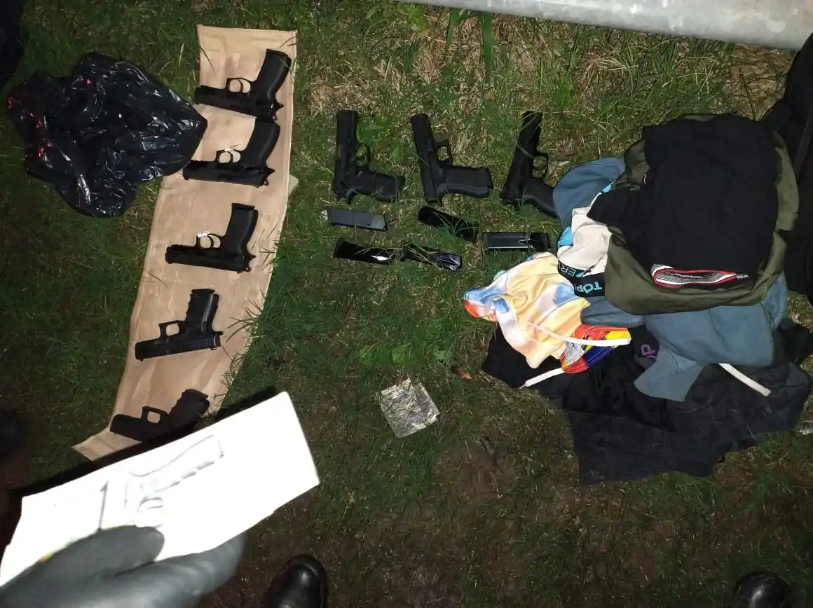 En la ruta 38: dos ciudadanos chilenos transportaban armas de fuego en un colectivo