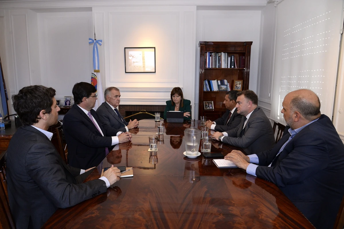 EN BUENOS AIRES. Bullrich recibió a Jaldo y a sus ministros. 