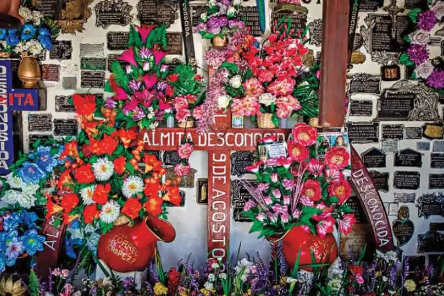 La impresionante historia de “Almita desconocida”: la santita de narcos y sicarios en la frontera norte