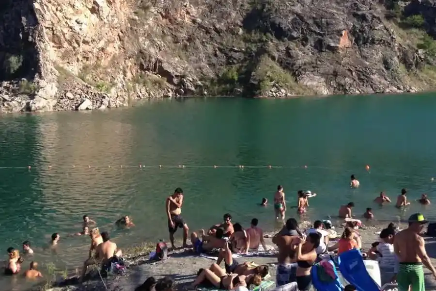 Vacaciones 2025: conocé la increíble laguna cordobesa de aguas cristalinas, un destino inolvidable y económico