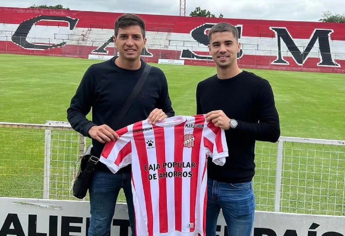 EN LA CIUDADELA. García llegó a un acuerdo y automáticamente se acercó al estadio junto a su representante.