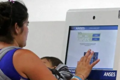 El Gobierno oficializó el aumento en la Tarjeta Alimentar y la AUH: cuánto se cobrará en 2024