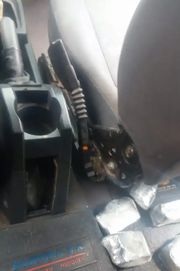 Viajaba de Orán a Mendoza en un auto y con seis paquetes con cocaína