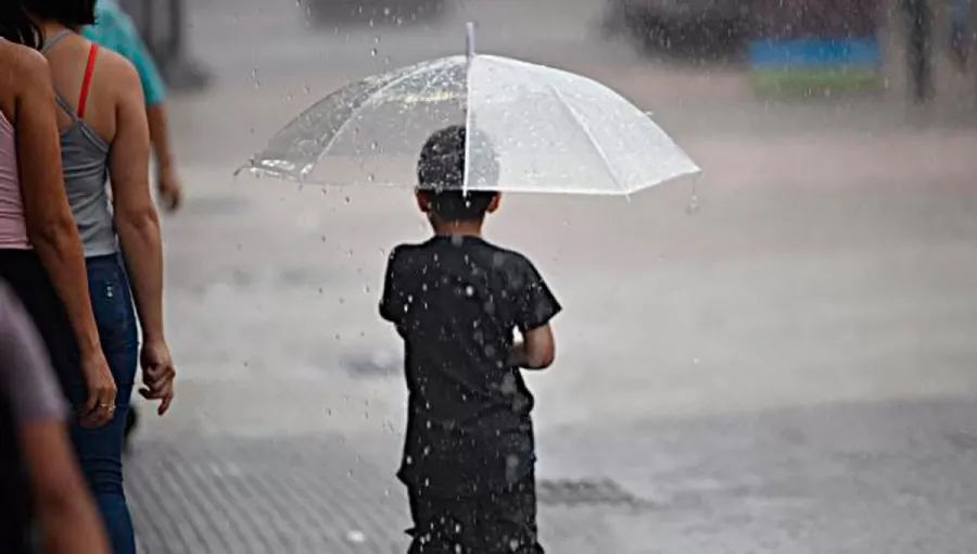 Alerta meteorológica: tormentas, caída de granizo y fuertes vientos en seis provincias 