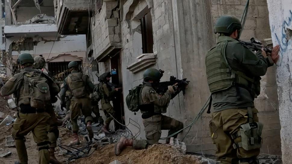 OPERATIVO. Soldados israelíes en Beit Hanoun, al norte de la Franja.  captur de video LG play