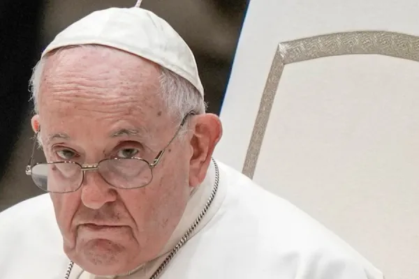 El rechazo de los obispos a las bendiciones a parejas homosexuales que aprobó el Papa