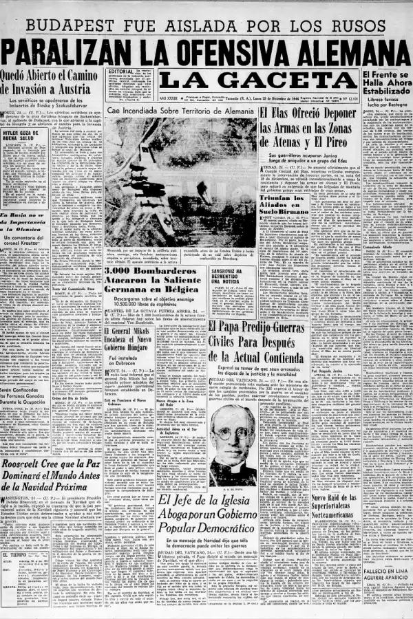 1944. Ya los frentes occidental y oriental eran dominados por los aliados que avanzaban decididamente hacia Alemania, mientras los norteamericanos detenían una contraofensiva germana y Birmania era dominada por los ingleses. El mensaje navideño de Pío XII dijo que sólo la democracia puede evitar las guerras. El presidente Roosevelt consideró que en la próxima Navidad habría paz en el mundo. 