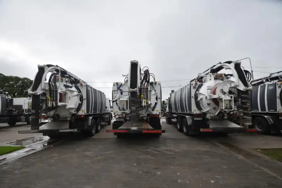 DESOBSTRUCTORES. Los camiones de la SAT en el operativo.