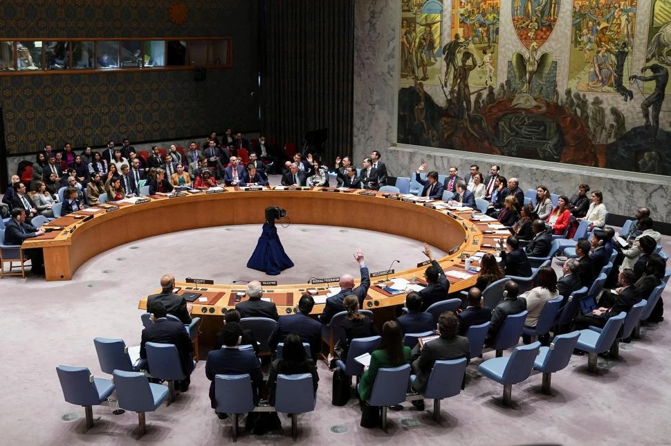 NACIONES UNIDAS. Los miembros del Consejo de Seguridad votan la propuesta para exigir que Israel y Hamás permitan acceso de ayuda a Gaza.  fotos na