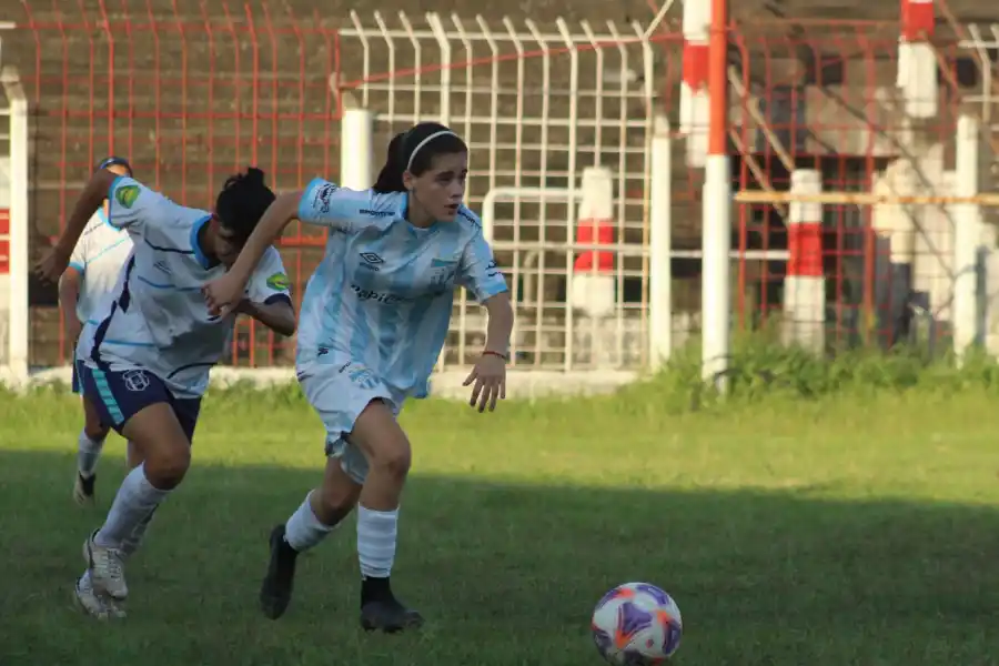 JUVENTUD. Nicole Isa Castillo es una de las figuras que tiene Atlético en el fútbol femenino.