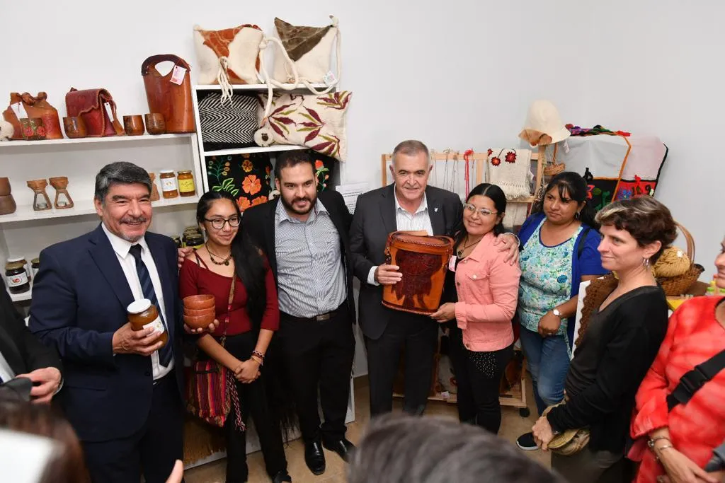 Osvaldo Jaldo inauguró un centro comercial para artesanos en San Javier